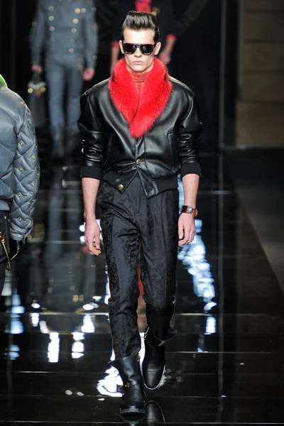 Look 10
